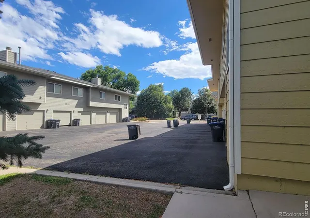 Listing Photo 2 - Condo for sale in building located at 1045 Delta Dr, Lafayette, CO 80026 - Unit #F