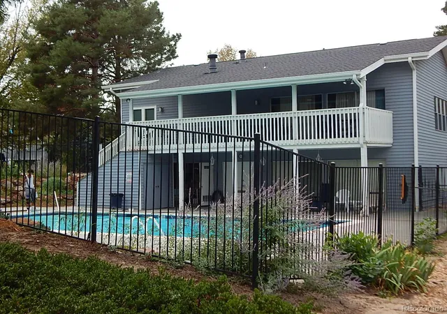Listing Photo 2 - Condo for sale in building located at 2446 S Vaughn Wy, Aurora, CO 80014 - Unit #C