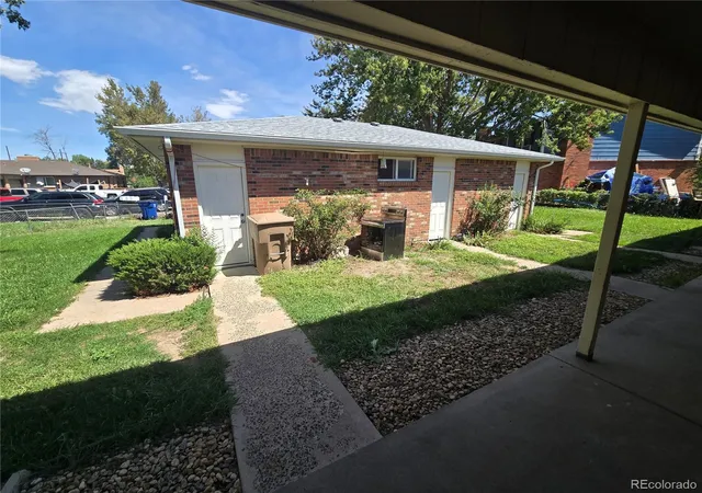 Listing Photo 5 - Condo for sale in building located at 14240 E 22nd Pl, Aurora, CO 80011