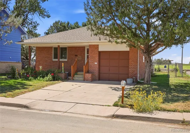 Photo 3 of Single family home for sale at 933 Lane St, Fort Morgan, CO 80701 | MLS# 9653906 | Listing updated on 2026-09-03