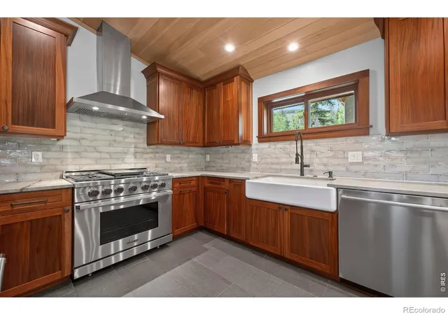 Photo 5 of Single family home for sale at 310 Arapahoe Rd, Winter Park, CO 80482 | MLS# IR1067876 | Listing updated on 2026-09-03