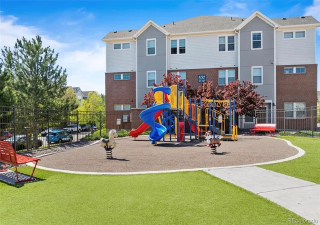 Listing Photo 2 - Condo for sale in building located at 3865 S Dayton St, Aurora, CO 80014 - Unit #101
