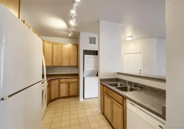Listing Photo 4 - Condo for sale in building located at 3865 S Dayton St, Aurora, CO 80014 - Unit #101
