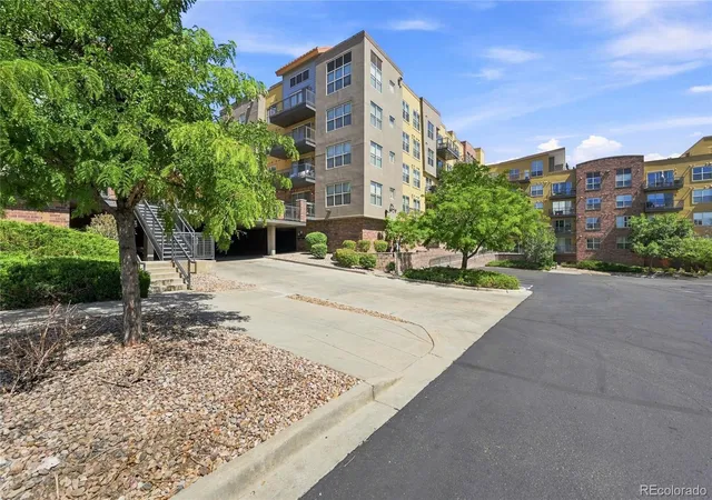 Listing Photo 2 - Condo for sale in building located at 9079 E Panorama Cir, Englewood, CO 80112 - Unit #414