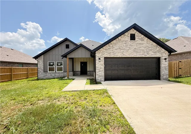 Photo 1 of Sale Pending at 385 Smith St, West Fork, AR 72774 | MLS# 1284624 | Listing updated on 2026-08-31