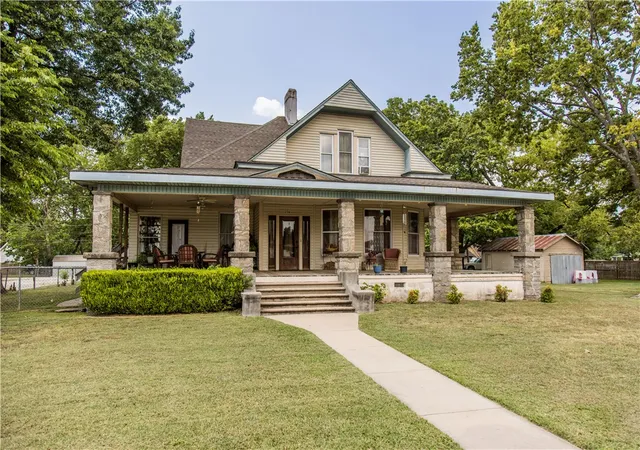 Photo 1 of Sale Pending at 716 S Washington St, Siloam Springs, AR 72761 | MLS# 1300184 | Listing updated on 2026-09-04