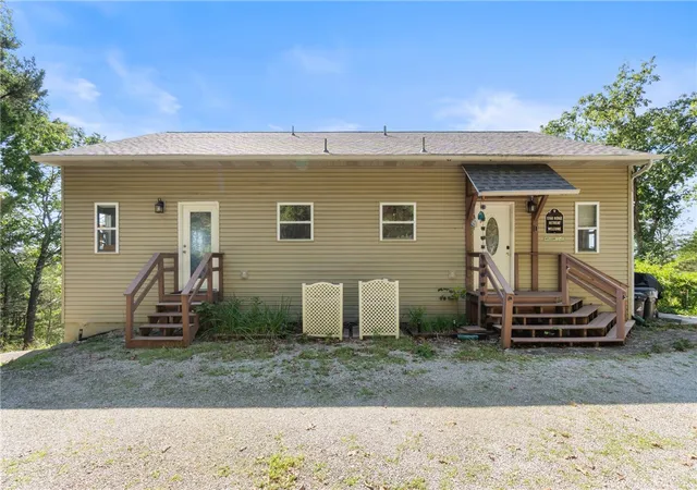 Photo 3 of Single family home for sale at 26 Stateline Dr, Holiday Island, AR 72631 | MLS# 1300628 | Listing updated on 2026-09-03