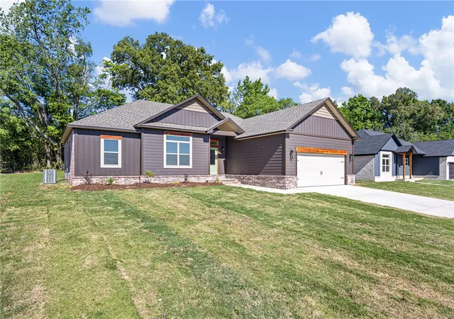 Photo 1 of Single family home for sale at 111 Nebo Hts Way, Dardanelle, AR 72834 | MLS# AV25-549 | Listing updated on 2026-09-14