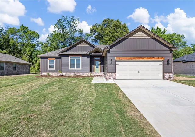 Photo 2 of Single family home for sale at 111 Nebo Hts Way, Dardanelle, AR 72834 | MLS# AV25-549 | Listing updated on 2026-09-14