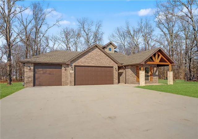 Photo 3 of Sale Pending at 15200 S Bethel Hts Rd, Gentry, AR 72734 | MLS# 1307052 | Listing updated on 2026-09-11