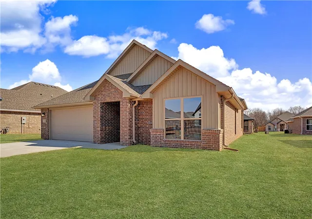 Photo 3 of Sale Pending at 230 Ryker Rdg, Centerton, AR 72719 | MLS# 1316853 | Listing updated on 2026-09-09