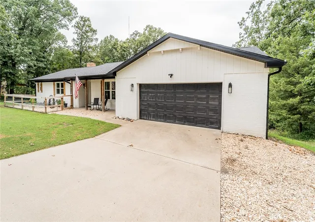 Photo 3 of Single family home for sale at 735 Brush Crk Rd, Springdale, AR 72762 | MLS# 1320193 | Listing updated on 2026-09-06