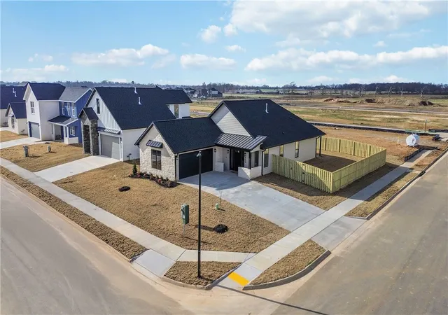 Photo 2 of Sale Pending at 930 Thornwood Pl, Bentonville, AR 72713 | MLS# 1321796 | Listing updated on 2026-09-14
