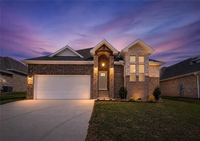 Photo 1 of Single family home for sale at 1090 Garrett Ln, Centerton, AR 72719 | MLS# 1322366 | Listing updated on 2026-09-01