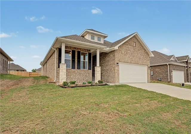 Photo 3 of Sale Pending at 1100 Garrett Ln, Centerton, AR 72719 | MLS# 1323134 | Listing updated on 2026-09-21