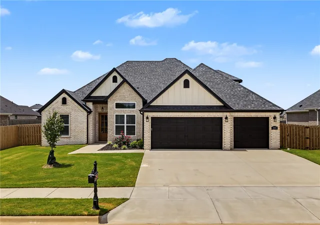 Photo 2 of Single family home for sale at 2213 Bergman Rd, Pea Ridge, AR 72751 | MLS# 1324560 | Listing updated on 2026-09-06