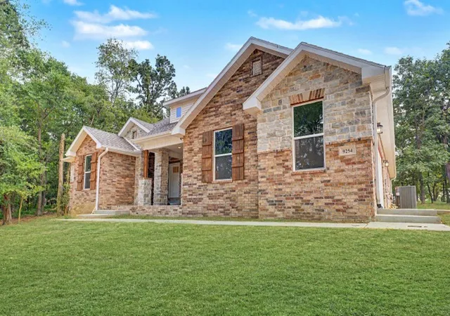 Photo 3 of Single family home for sale at 9254 S Pleasant Valley Rd, Gentry, AR 72734 | MLS# 1325111 | Listing updated on 2026-09-01