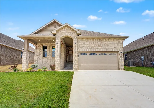 Photo 1 of Sale Pending at 1140 Garrett Ln, Centerton, AR 72719 | MLS# 1326895 | Listing updated on 2026-09-11
