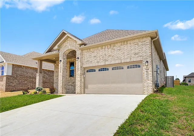 Photo 2 of Sale Pending at 1140 Garrett Ln, Centerton, AR 72719 | MLS# 1326895 | Listing updated on 2026-09-11
