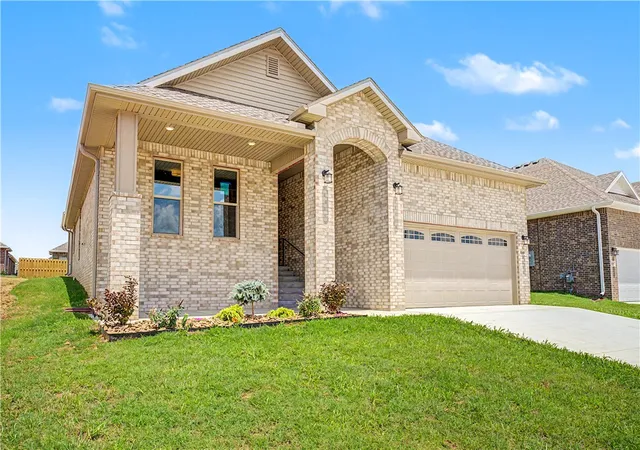 Photo 3 of Sale Pending at 1140 Garrett Ln, Centerton, AR 72719 | MLS# 1326895 | Listing updated on 2026-09-11