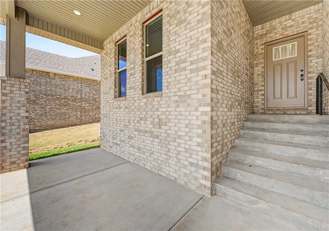 Photo 3 of Sale Pending at 1140 Garrett Ln, Centerton, AR 72719 | MLS# 1326895 | Listing updated on 2026-09-11