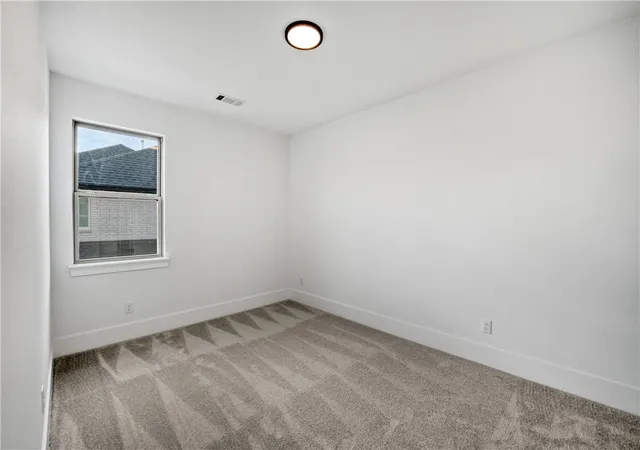 Photo 11 of Single family home for sale at 411 Fox Trl, Springdale, AR 72762 | MLS# 1327226 | Listing updated on 2026-10-21
