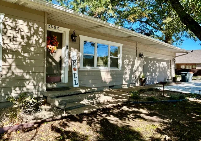Photo 4 of Single family home for sale at 2502 W 12Th St, Russellville, AR 72801 | MLS# 1327245 | Listing updated on 2026-09-09