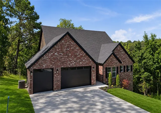 Photo 2 of Single family home for sale at 14 Kames Ln, Bella Vista, AR 72715 | MLS# 1327290 | Listing updated on 2026-09-11