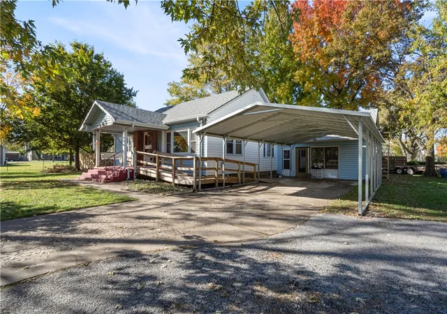 Photo 3 of Single family home for sale at 1307 N Bella Vista Rd, Bentonville, AR 72712 | MLS# 1327780 | Listing updated on 2026-08-28
