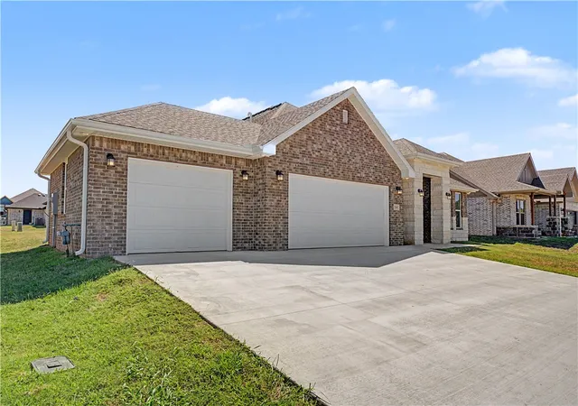Photo 3 of Single family home for sale at 2240 Harvest Falls Ln, Farmington, AR 72730 | MLS# 1328719 | Listing updated on 2026-09-11