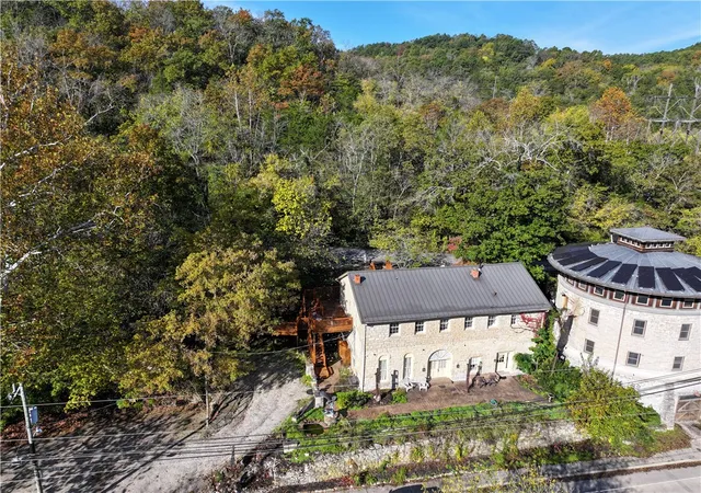 Photo 3 of Single family home for sale at 75 Hillside Ave, Eureka Springs, AR 72632 | MLS# 1328838 | Listing updated on 2026-09-09