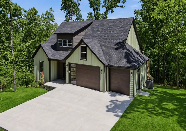 Photo 2 of Single family home for sale at 6 Waterside Ln, Bella Vista, AR 72715 | MLS# 1328830 | Listing updated on 2026-09-11
