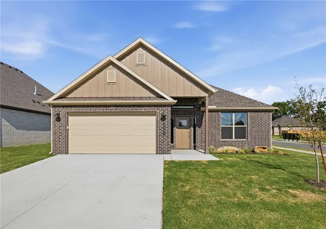 Photo 1 of Single family home for sale at 2301 N Lexington St, Siloam Springs, AR 72761 | MLS# 1330030 | Listing updated on 2026-08-28
