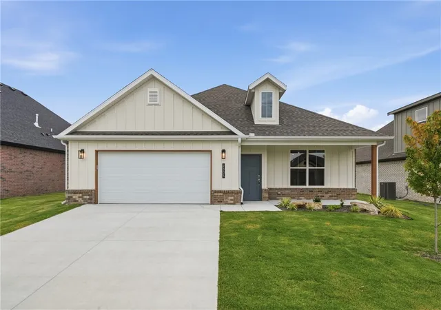 Photo 1 of Single family home for sale at 2305 N Lexington St, Siloam Springs, AR 72761 | MLS# 1330043 | Listing updated on 2026-09-09