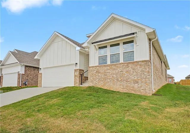Photo 3 of Single family home for sale at 1150 Garrett Ln, Centerton, AR 72719 | MLS# 1331006 | Listing updated on 2026-09-01