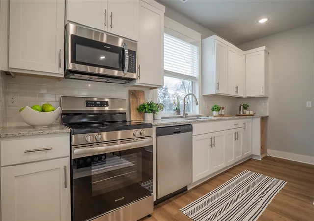 Photo 3 of Single family home for sale at 233 E 10th Street, Fayetteville, AR 72701 | MLS# 1331046 | Listing updated on 2026-09-02