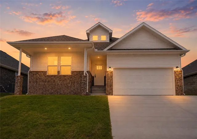 Photo 2 of Single family home for sale at 1160 Garrett Ln, Centerton, AR 72719 | MLS# 1331064 | Listing updated on 2026-09-01