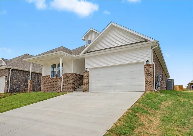Photo 3 of Single family home for sale at 1160 Garrett Ln, Centerton, AR 72719 | MLS# 1331064 | Listing updated on 2026-09-01