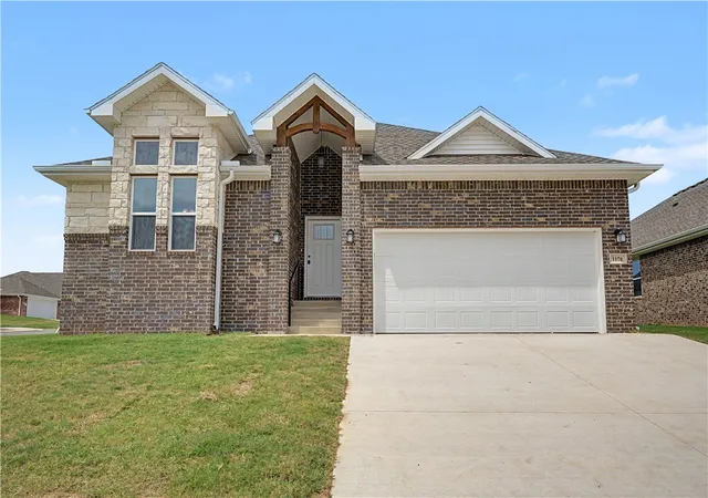 Photo 2 of Sale Pending at 1170 Garrett Ln, Centerton, AR 72719 | MLS# 1331067 | Listing updated on 2026-09-14