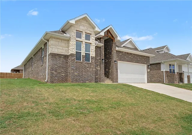 Photo 3 of Sale Pending at 1170 Garrett Ln, Centerton, AR 72719 | MLS# 1331067 | Listing updated on 2026-09-14