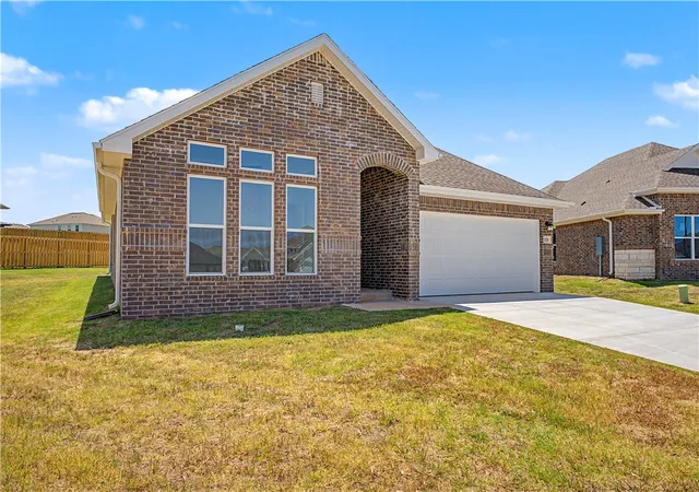 Photo 2 of Sale Pending at 2510 Goldspur Ct, Bentonville, AR 72712 | MLS# 1331275 | Listing updated on 2026-09-28