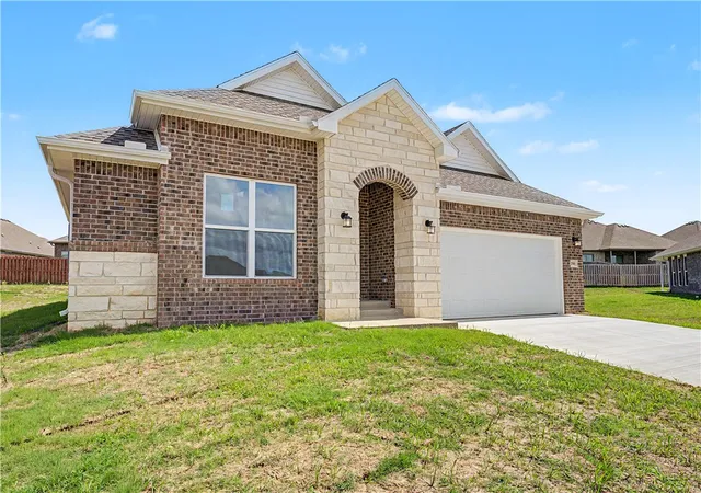 Photo 2 of Single family home for sale at 2500 Goldspur Ct, Bentonville, AR 72712 | MLS# 1331276 | Listing updated on 2026-09-02