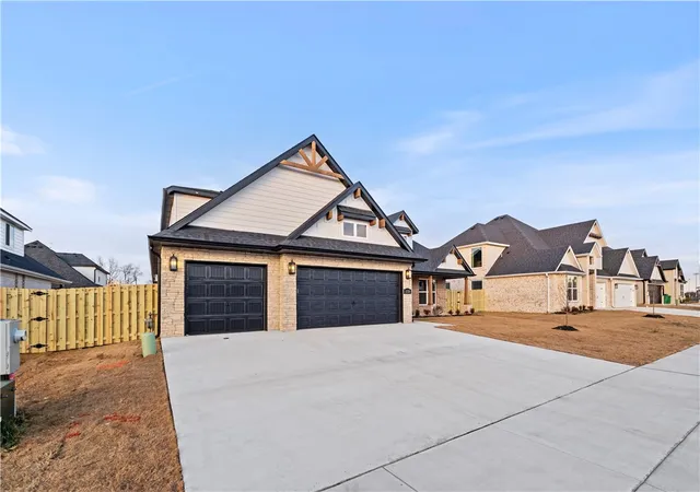 Photo 3 of Single family home for sale at 1320 Tiffany St, Centerton, AR 72719 | MLS# 1331527 | Listing updated on 2026-09-01
