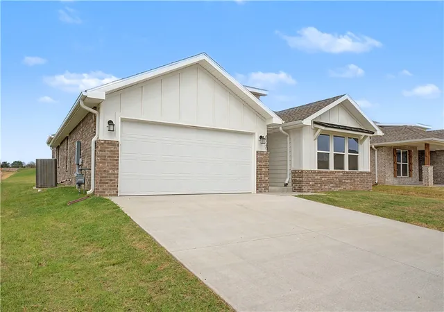 Photo 3 of Single family home for sale at 8740 Sunspire Ln, Bentonville, AR 72713 | MLS# 1333031 | Listing updated on 2026-09-01