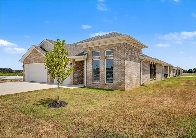 Photo 2 of Single family home for sale at 816 Haley St, Springdale, AR 72762 | MLS# 1333241 | Listing updated on 2026-09-02