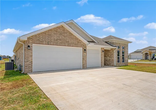 Photo 3 of Single family home for sale at 816 Haley St, Springdale, AR 72762 | MLS# 1333241 | Listing updated on 2026-09-02
