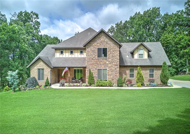 Photo 1 of Single family home for sale at 425 Ne Duke Hl Rd, Bentonville, AR 72713 | MLS# 1333213 | Listing updated on 2026-08-30