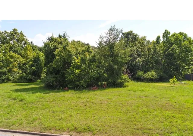 Photo 4 of Sale Pending at Waterside Ct, Fayetteville, AR 72703 | MLS# 1333367 | Listing updated on 2026-09-08