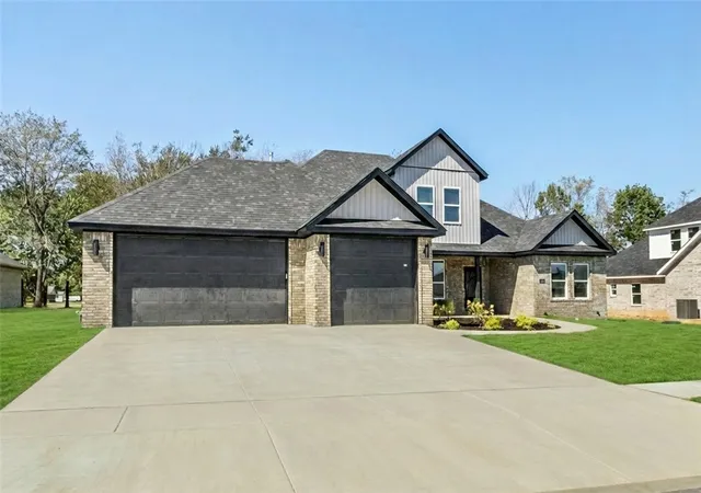 Photo 5 of Sale Pending at 1330 Greyback Ln, Centerton, AR 72719 | MLS# 1333473 | Listing updated on 2026-08-31
