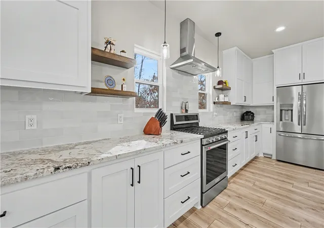 Photo 2 of Single family home for sale at 3 S Kinver Ln, Bella Vista, AR 72714 | MLS# 1333427 | Listing updated on 2026-10-01